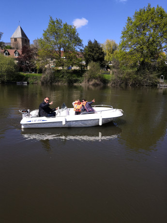 Départs des bateaux sans permis à Roëzé sur Sarthe.